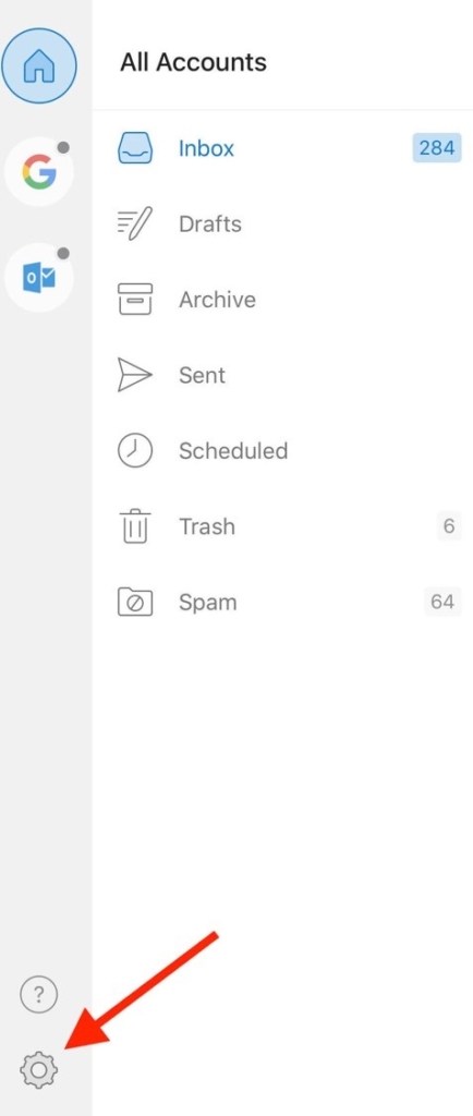 Outlook Menu with an arrow pointing to the settings icon.